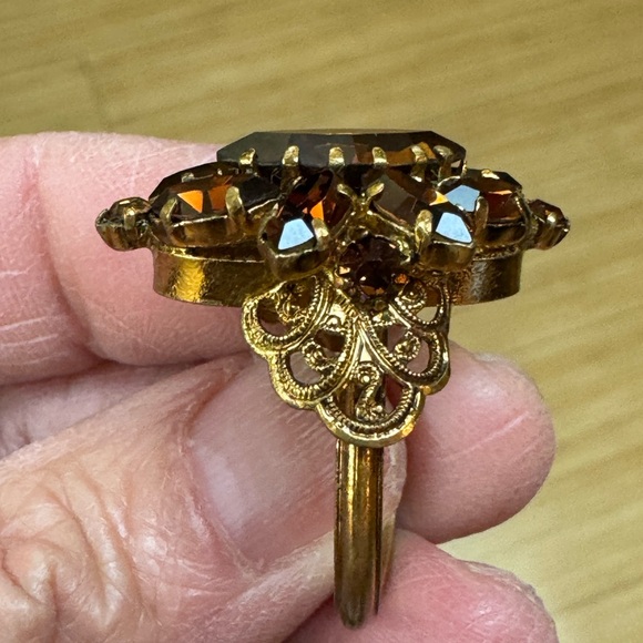 Elegant Gold and Brown Gemstone Ring - Picture 2 of 5